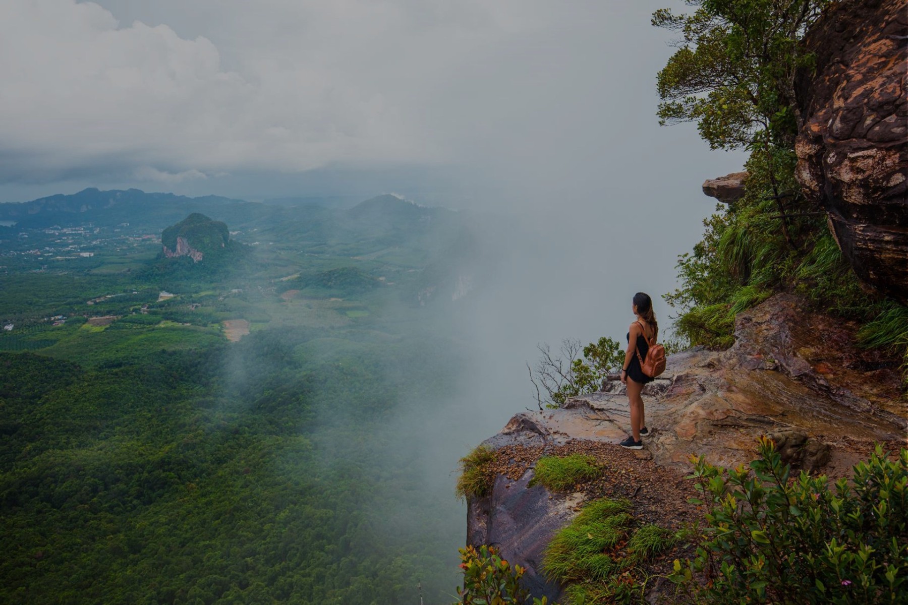 ey-mesmerizing-view-from-mountain.jpg.rendition.1800.1200